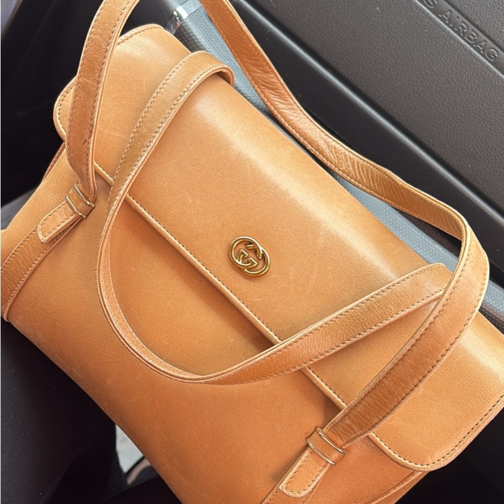 Gucci Tan Leather Shoulder Bag with Classic Design